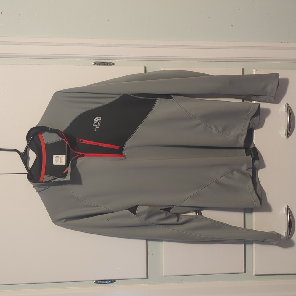 The North Face Grey 1/4 Zip Pullover Men's Medium Performance Jacket